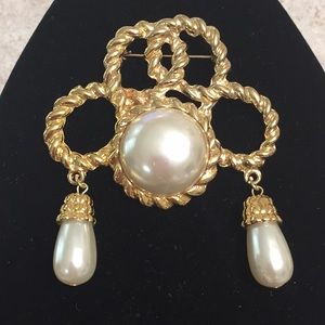 VINTAGE PARK LANE LARGE COUTURE FAUX PEARL TEARDROP BROOCH